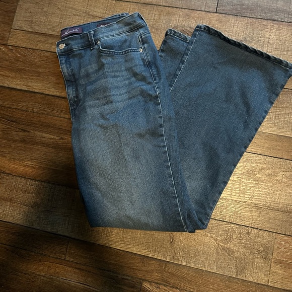 Gloria Vanderbilt Dark Blue Boot Cut Jeans Amanda Style - Picture 1 of 2